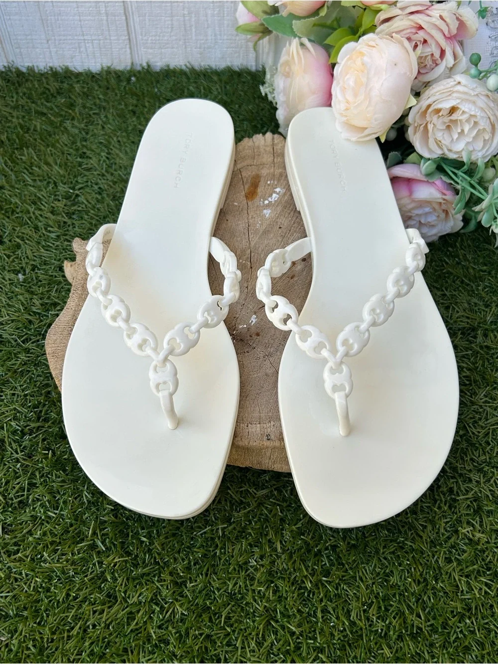 Tory Burch GEMINI LINK JELLY FLIP-FLOP $125 women size 8 gently used  White